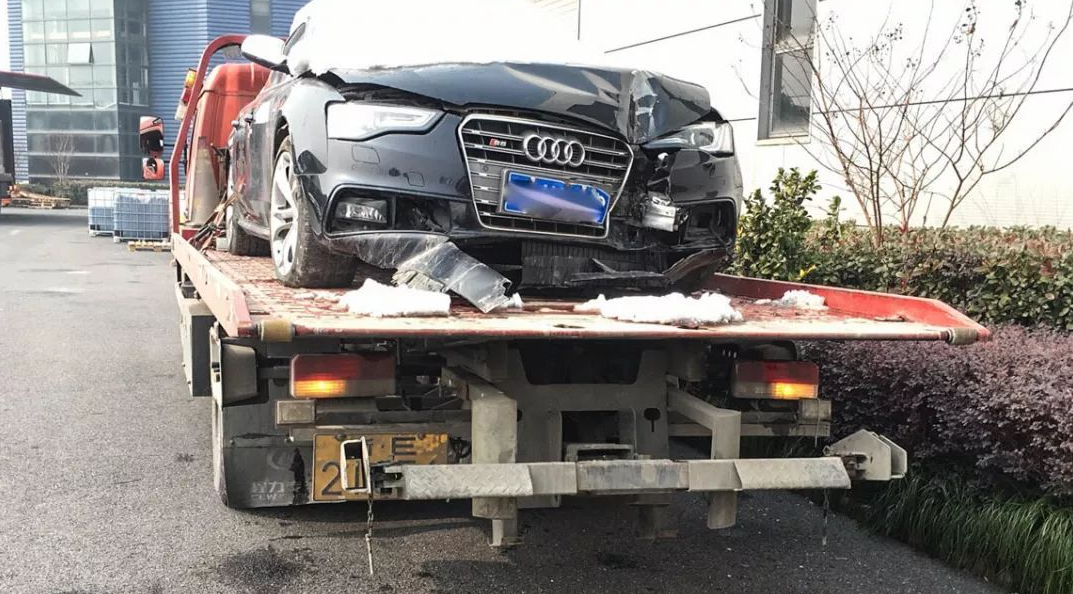 成都報廢車回收如何拖車？